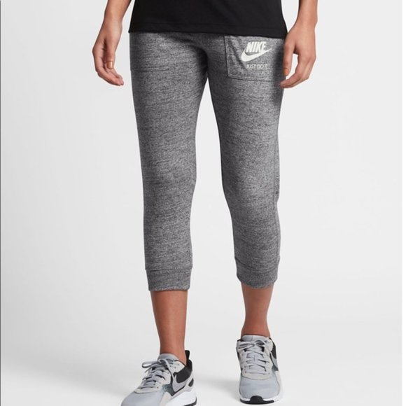 Nike Pants - Nike Vintage Capris
